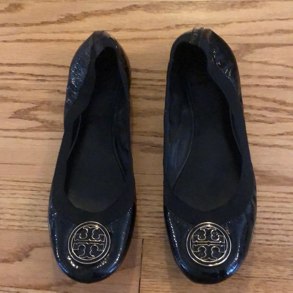 Tory Burch flats. Size 10 still in good condition. Some scuffs on the sides.